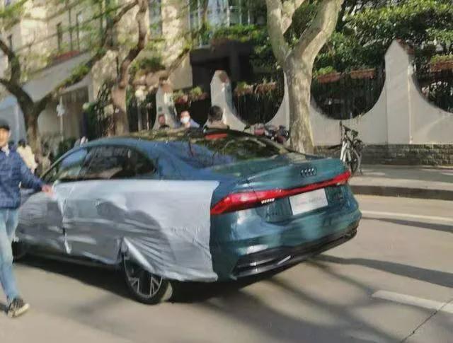 上汽奧迪A7L現(xiàn)身街頭,顏值頗高,引人注目
