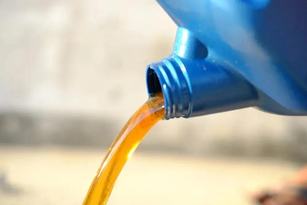 “放机油”与“抽机油”，哪种换机油的方式更好？