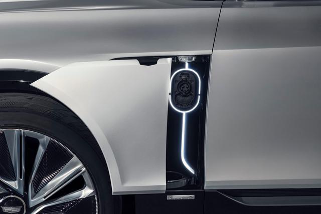 凯迪拉克首款纯电动SUV LYRIQ上海车展亮相，22年上市