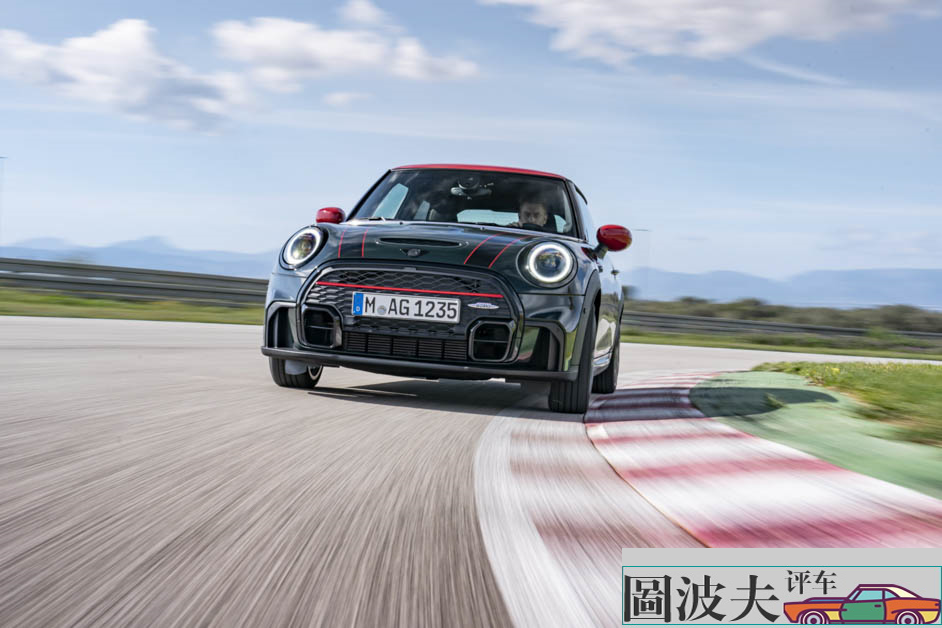 2022 寶馬Mini JCW 發(fā)布，擁有231Hp+320Nm，6速手排變速箱入列