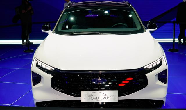 福特最帅SUV EVOS曝光！配27英寸超大屏，能否挽救品牌？