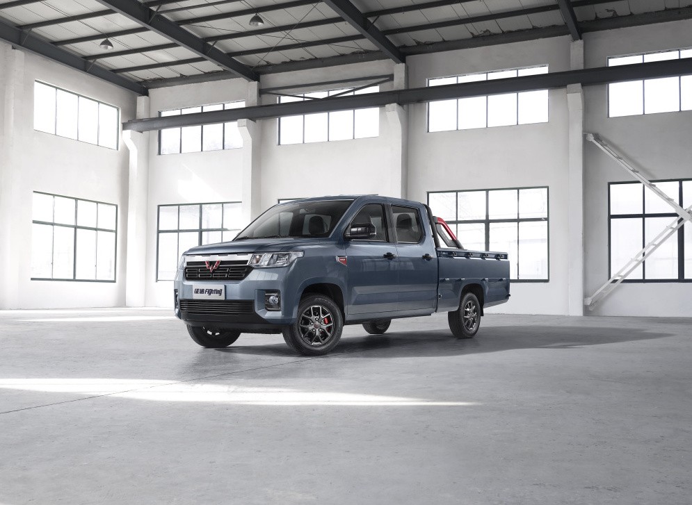 皮卡界“神車”出現了?五菱首款青春型皮卡開賣,硬朗造型