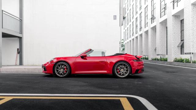 为速度而生,试驾保时捷911 carrera 4s cabriolet