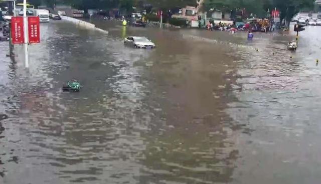 郑州暴雨,多车泡水,遇到此类问题车主应该如何脱困?