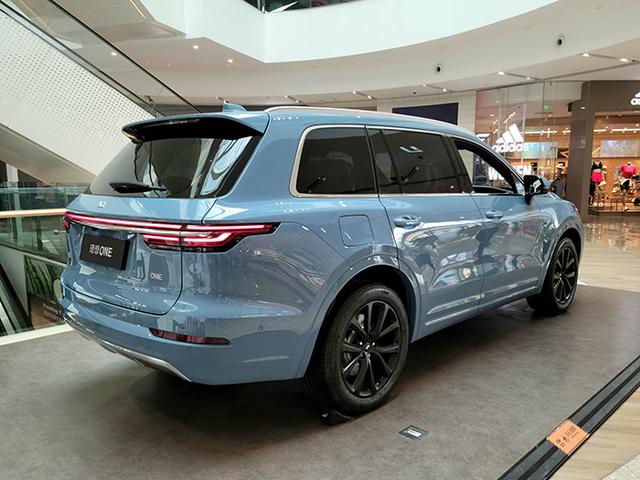 实拍2021款理想one,六座舒适性有提升,油箱变大续航达890km