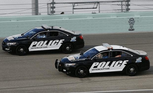 警车的种类自然也是非常丰富的,但是代表车型还当属福特interceptor