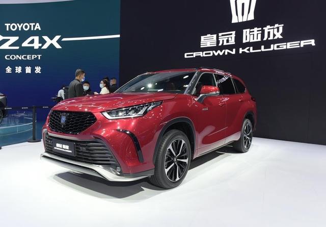 丰田皇冠陆放是品牌旗下的一款全新中型suv,在南方新款"汉兰达"车型