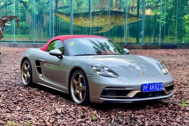 型男型女皆宜，试驾保时捷 Boxster 25 周年纪念版