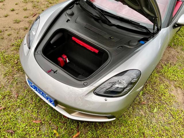 型男型女皆宜，试驾保时捷 Boxster 25 周年纪念版