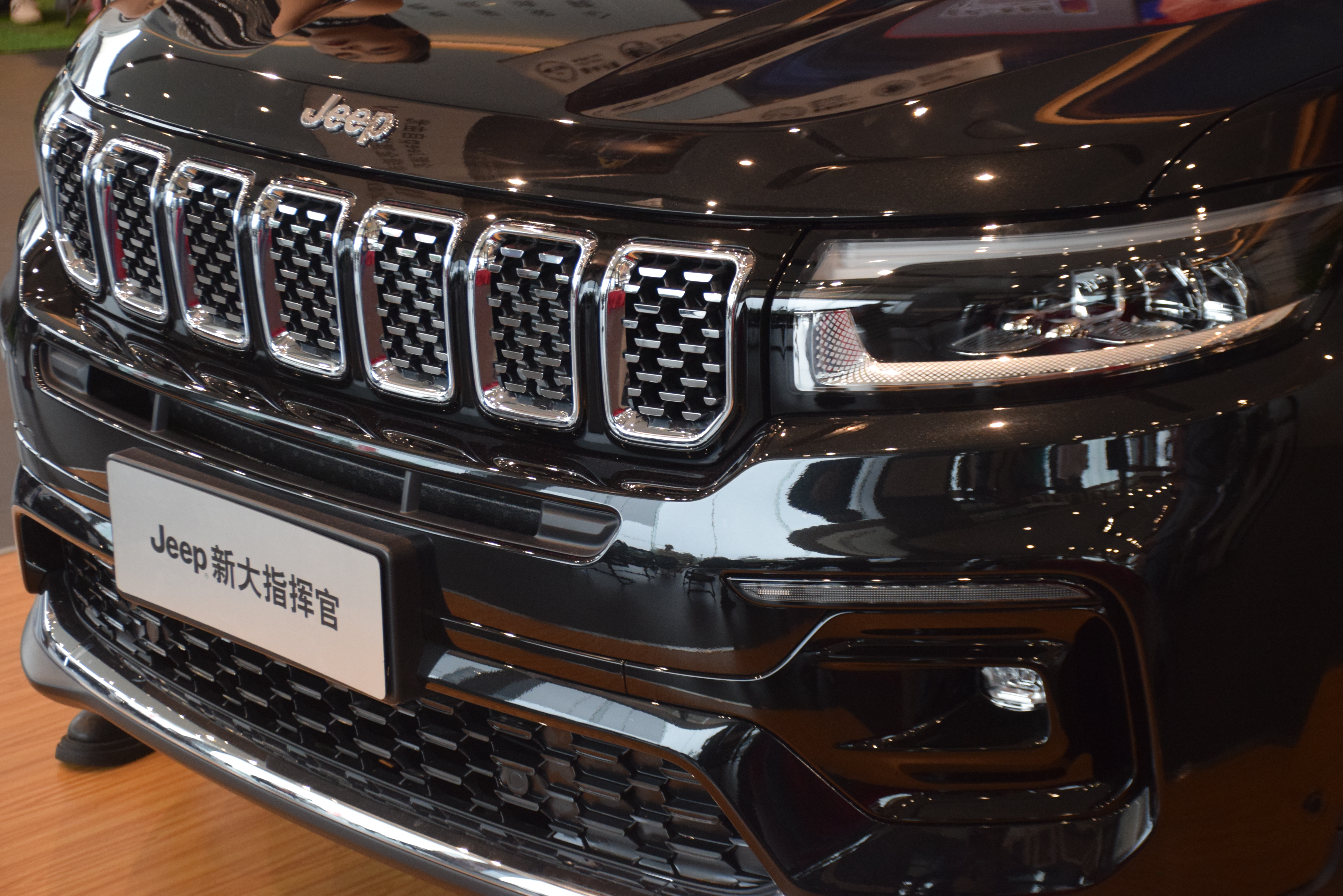 四驱系统依旧是看点,新款jeep大指挥官济宁上市,23.98万起售
