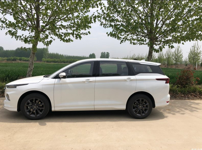 奥德赛既视感？这车长度超4米8,1.5T+CVT还配头等舱