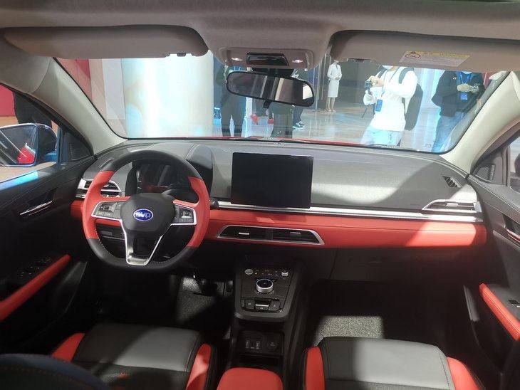 比亚迪e2新增车型正式上市 售价8.98万元 续航301km