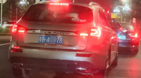 車牌被不小心刮花或污損，可以正常上路嗎？