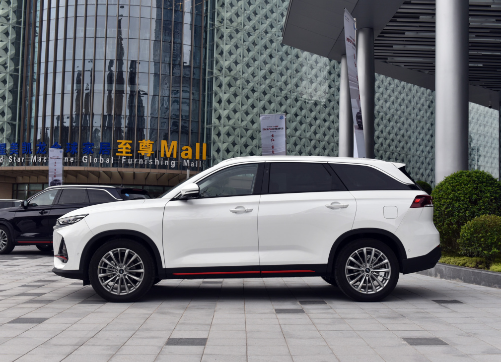 长安最新款suv,长安最新款汽车图片 长安欧尚x5略高一筹,但不足8万元入手门槛,在紧凑型suv市场中,依旧是
