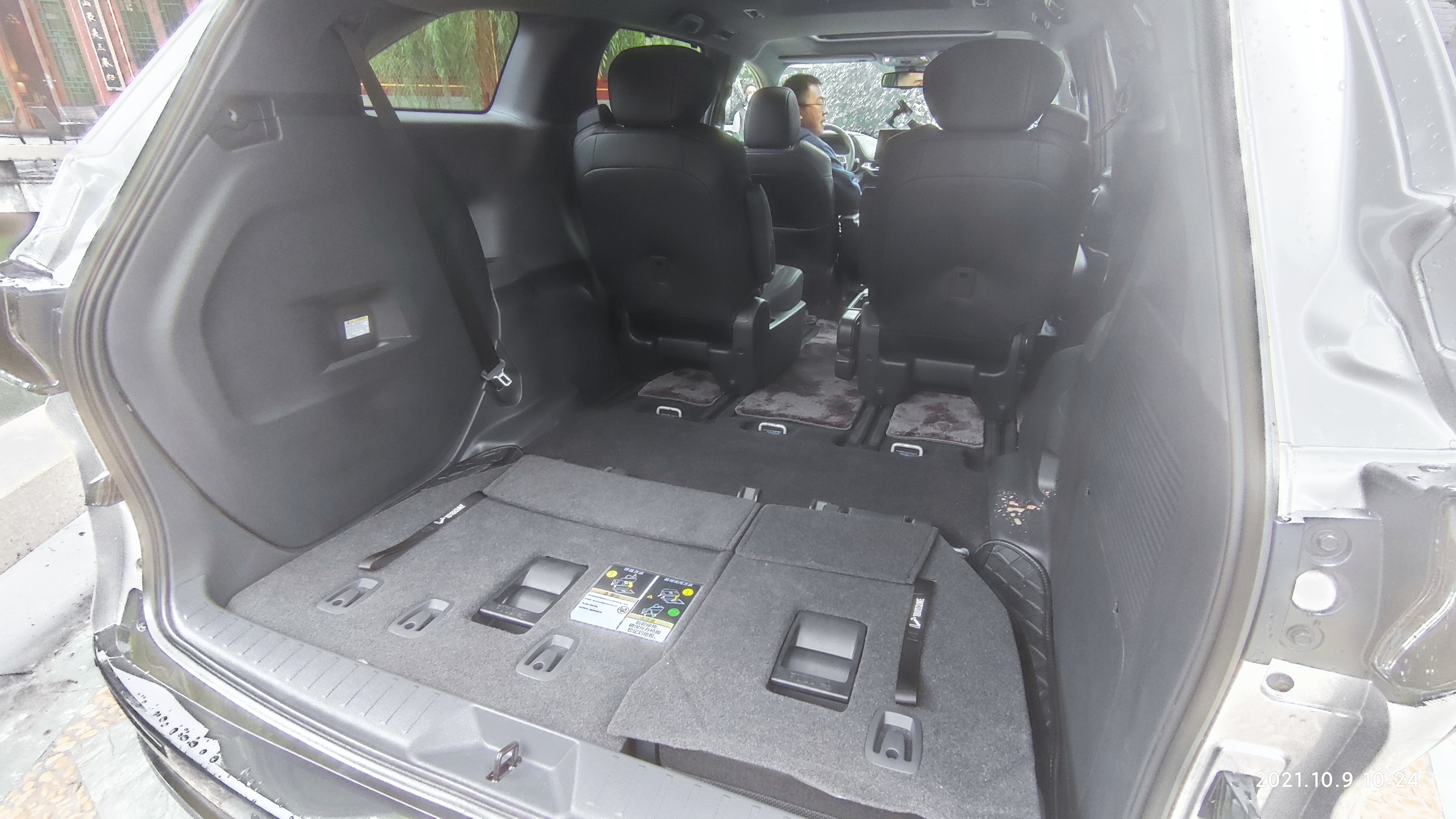 全车19个杯架+11个充电端口,丰田赛那值不值得等半年?