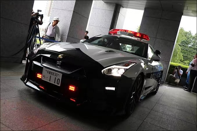 毫无疑问,丰田汽车也是大量地装备了日本警视厅的公务用车.