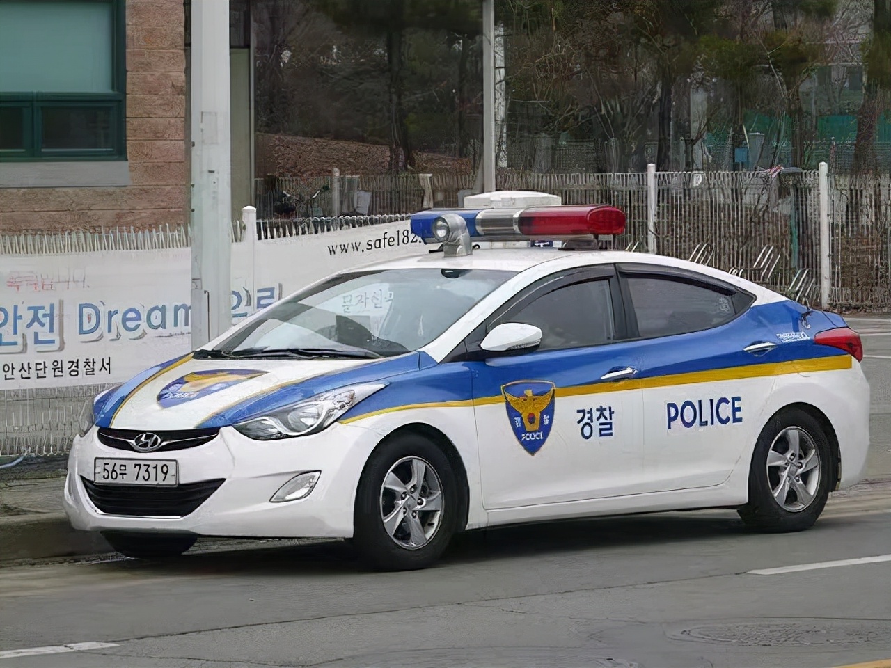 现代汽车早已经火遍全球,作为韩国的本土品牌自然也是警车的不二选择