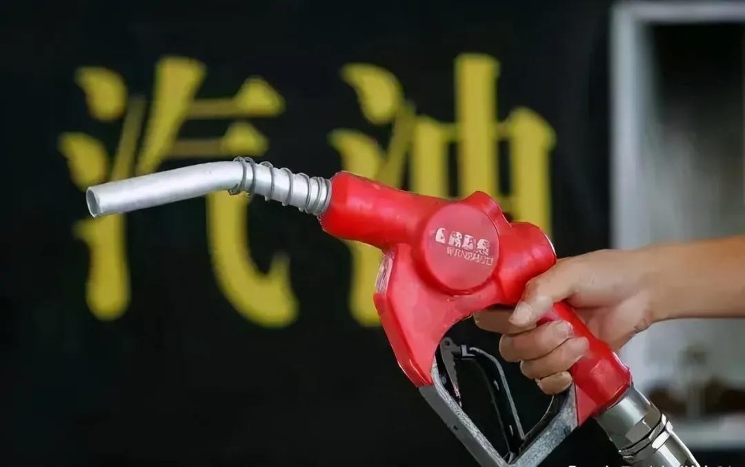 油价再次上涨,98号汽油破8元每升,还有多少人买燃油车?