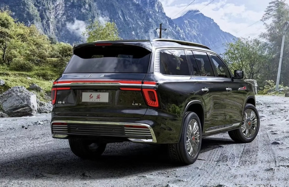 媲美全尺寸suv 外加4.0t v8空气悬架 中国顶级suv红旗ls7来了