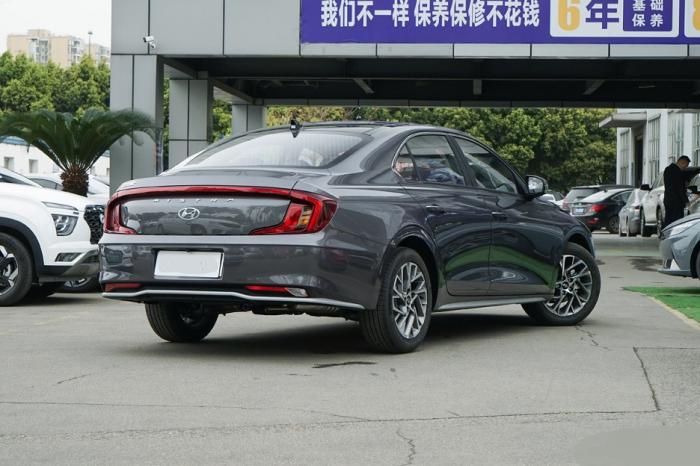 北京现代名图：中型车尺寸，紧凑级价格，动力完善，为何卖不动？
