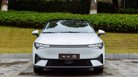 小鵬P5對(duì)比特斯拉Model 3，老司機(jī)最終選了誰？