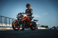 電子懸掛上身！KTM 1290超級公爵海外發(fā)布