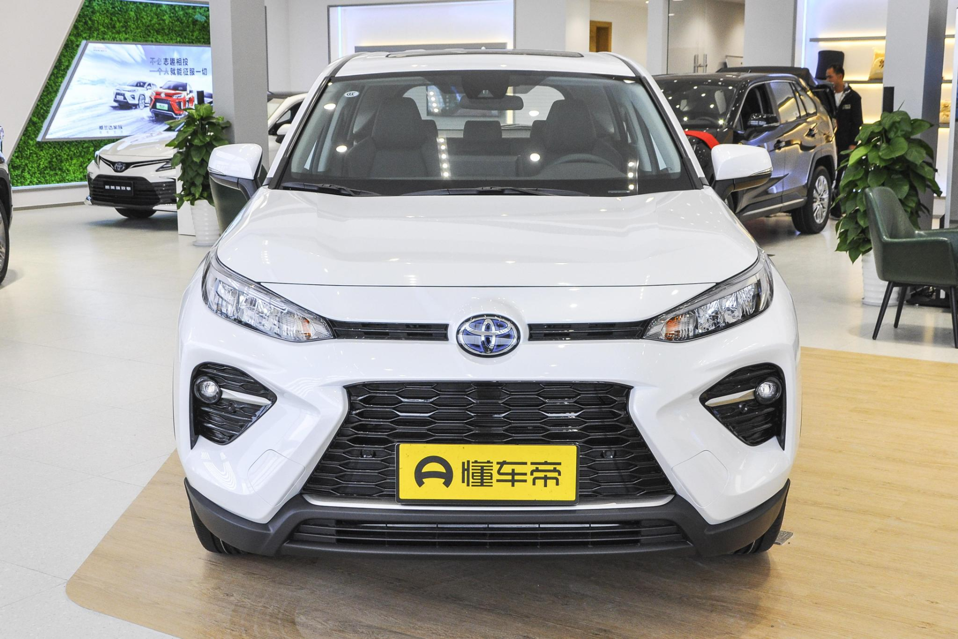 全系标配7气囊,油耗低至4.6L,广汽丰田威兰达怎么样?