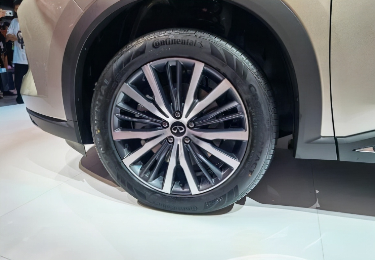 晚到的“好车”,全新英菲尼迪SUV,配2.0T+9AT,车长超5米对标Q7