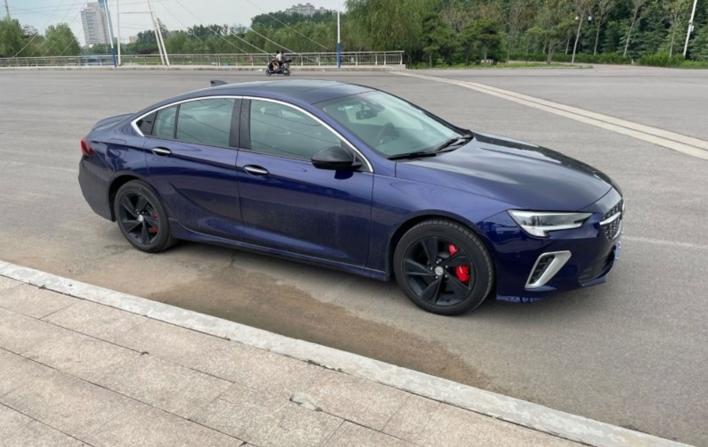 近期大降价的3款B级车,最低降3.5万,君威、迈腾和帕萨特选谁?
