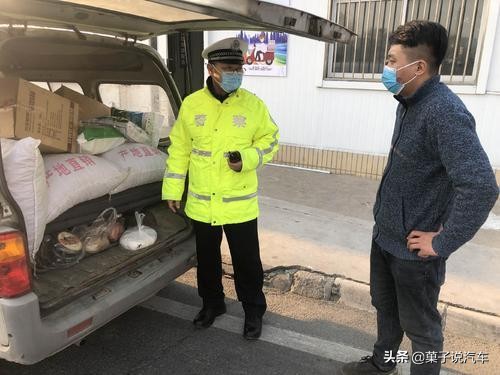 跑高速时,后排座椅放倒休息违规吗?交警给出了答案