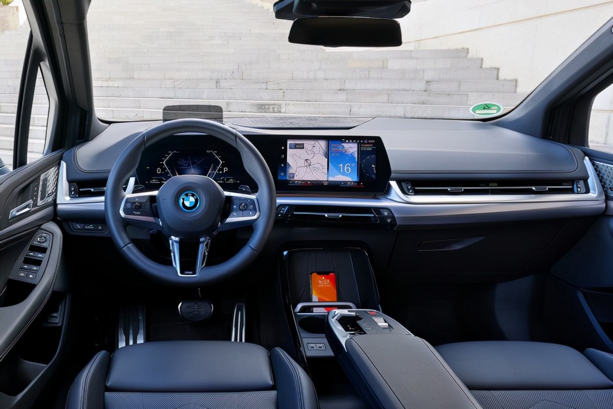 BMW 230e xDrive Active Tourer官图发布，带电的小旅行车