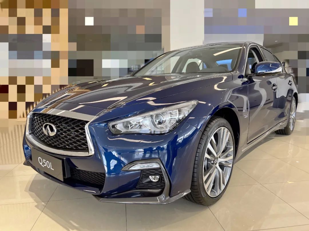探店丨英菲尼迪q50l/qx50:20万出头,就能买换壳奔驰c?