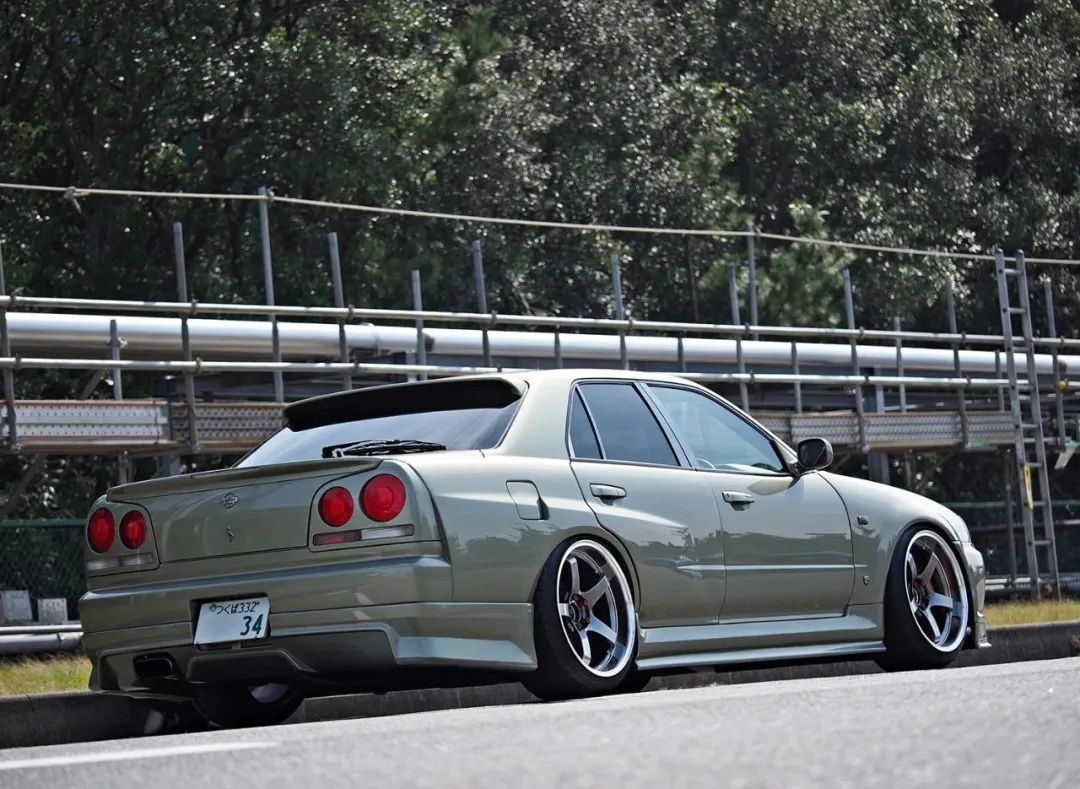 四门版GT-R？日产Skyline R34改装