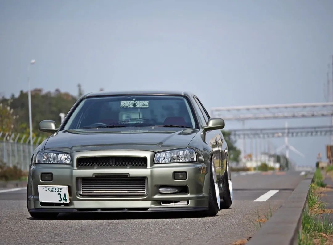 四门版GT-R？日产Skyline R34改装