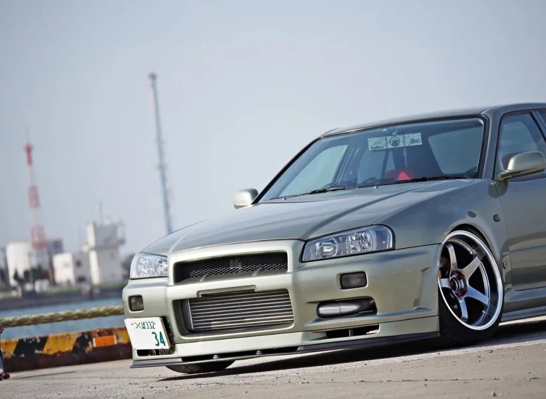 四门版GT-R？日产Skyline R34改装