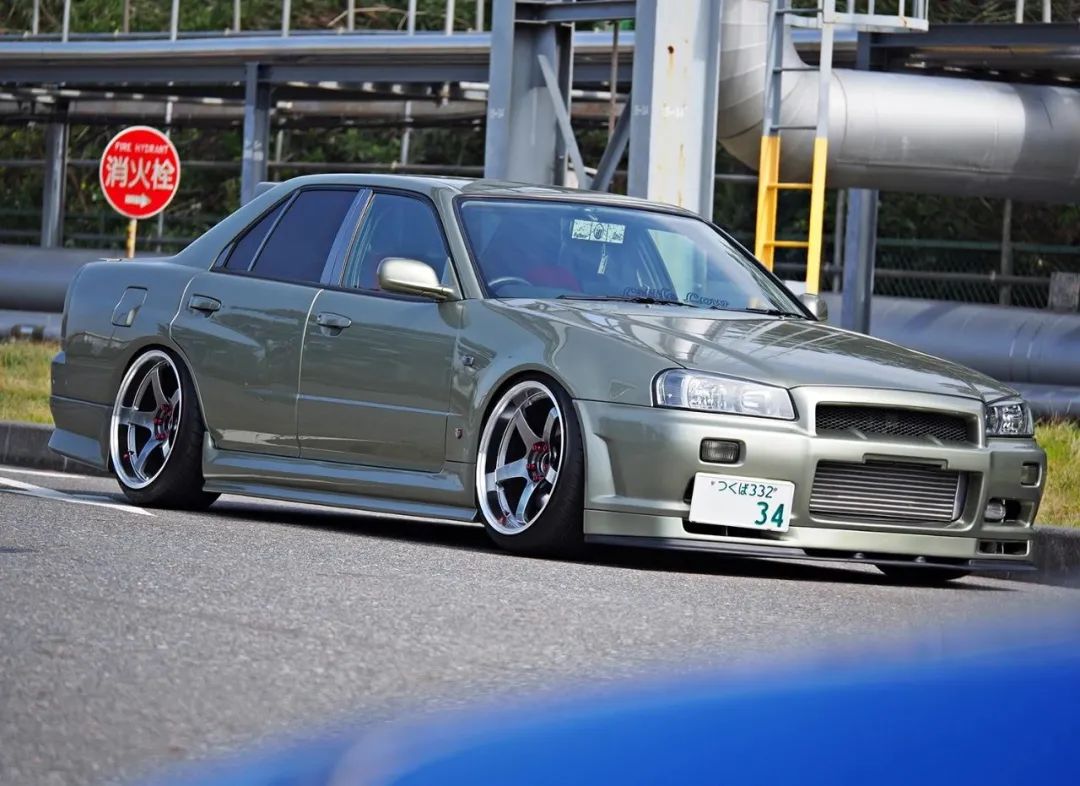 四门版GT-R？日产Skyline R34改装