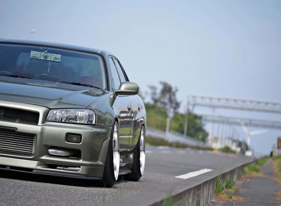 四门版GT-R？日产Skyline R34改装