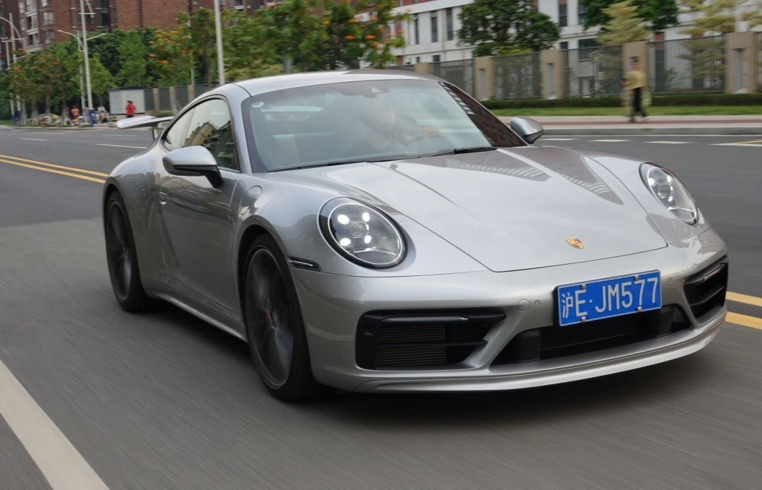 以科技诠释经典,试驾保时捷911 carrera 4s coupé (typ 992)