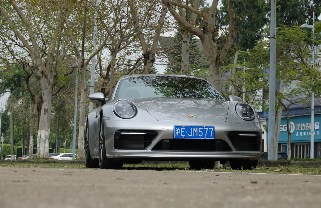 以科技诠释经典,试驾保时捷911 carrera 4s coupé (typ 992)