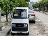 五菱牌“快遞車”已上路，能遮風能擋雨還跑得快，比三輪車強多了