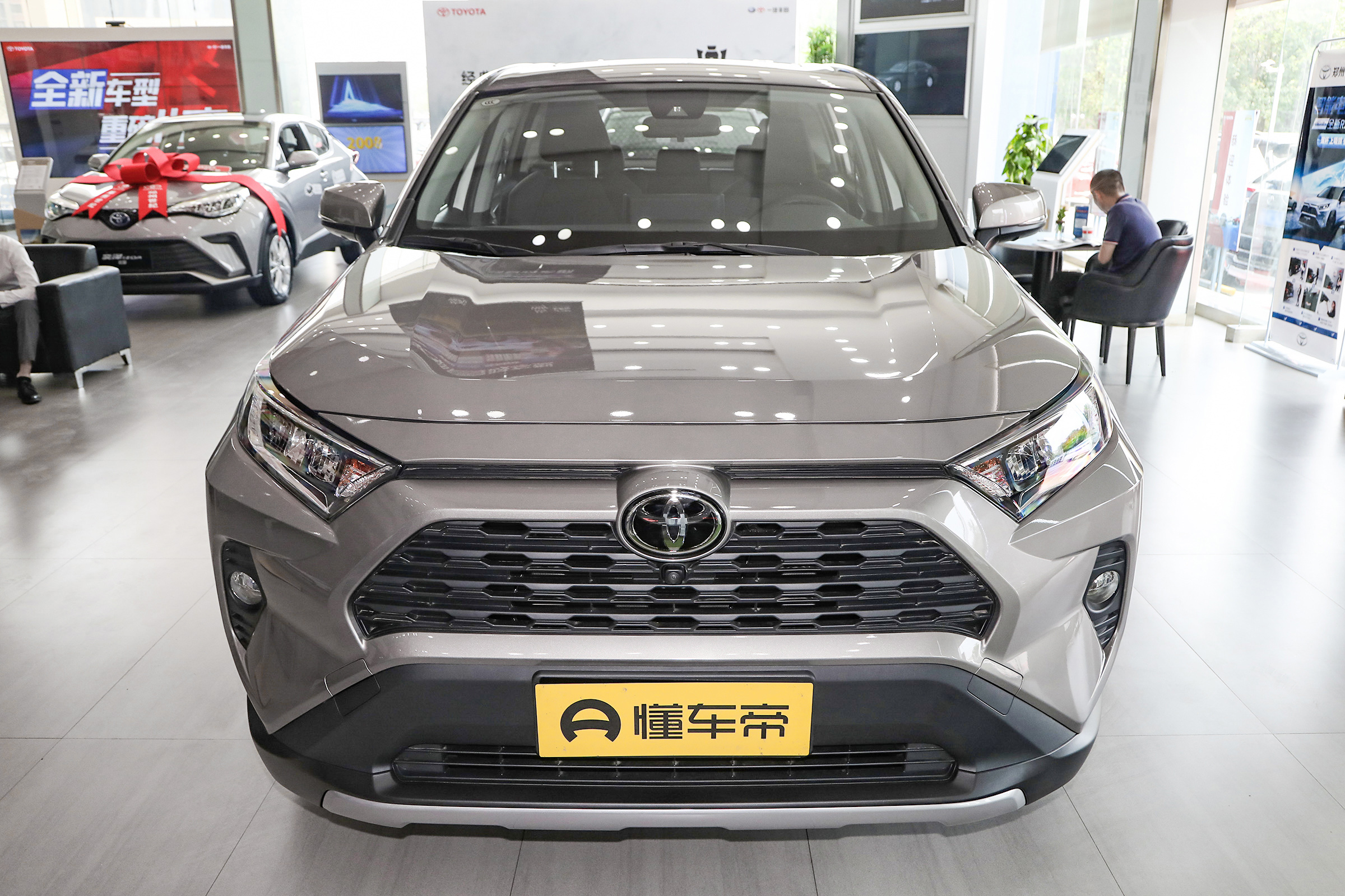 预算20万选台家用suv,一汽丰田rav4荣放值不值得买?