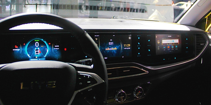 广州车展新能源车盘点——双门小车 车外屏幕就是展示个性的窗口