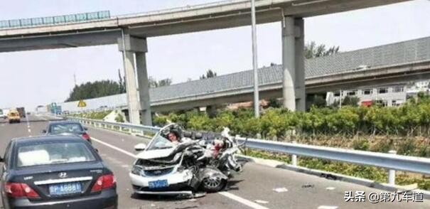 北京东六环发生轿车追尾货车事故，对驾驶员有什么警示？