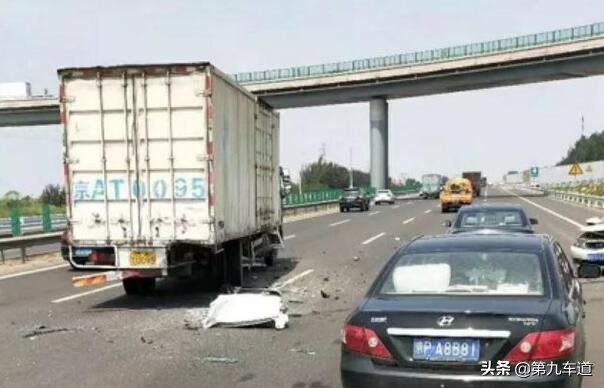 北京东六环发生轿车追尾货车事故，对驾驶员有什么警示？