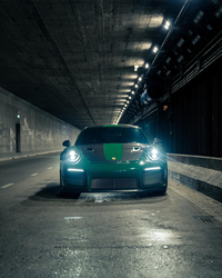 夜太美之保时捷911 GT2 RS，颜色很靓