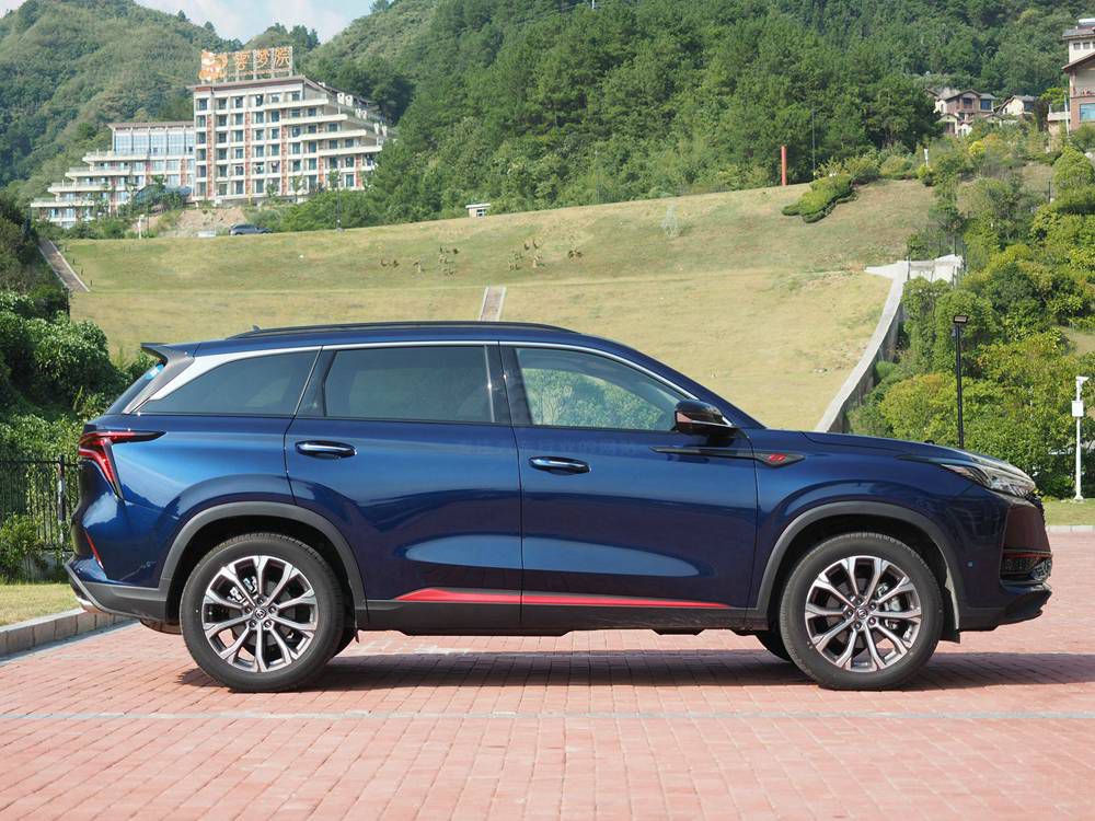 誰才是真正的大5座SUV？看完奔騰T99和長安CS75 PLUS對比就知道了