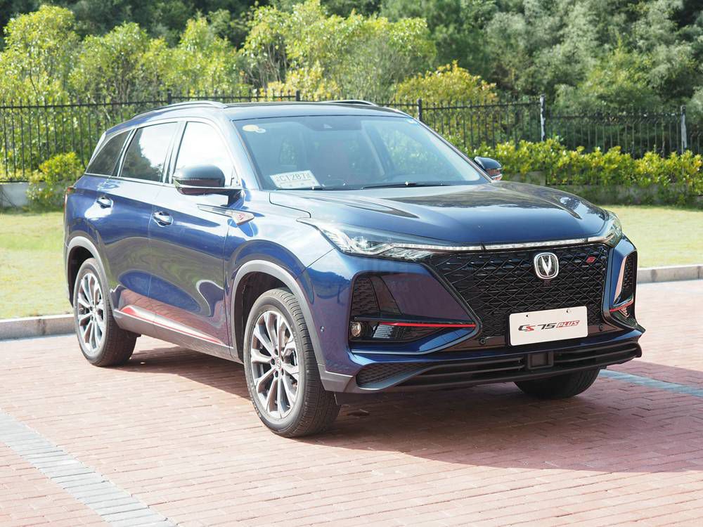 誰才是真正的大5座SUV？看完奔騰T99和長安CS75 PLUS對比就知道了