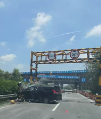 一死兩傷！百萬元雷克薩斯撞車后車門鎖死焚毀，專家：自動解鎖邏輯或存矛盾