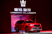 皇冠陸放:內(nèi)部空間表現(xiàn)優(yōu)秀 , 行車更安全