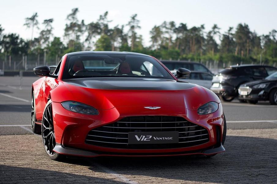 有望对标法拉利车系 全新阿斯顿·马丁v12 vantage